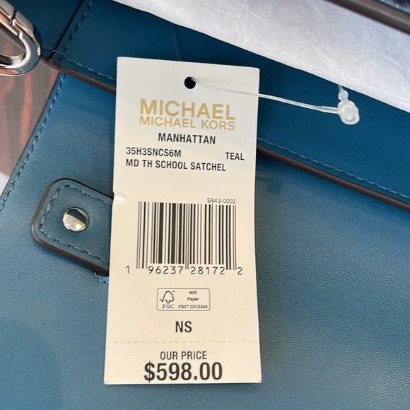 MICHAEL KORS
Manhattan Medium TH SCHOOL Crackled Metallic Leather SATCHEL
TEAL - Picture 9 of 16